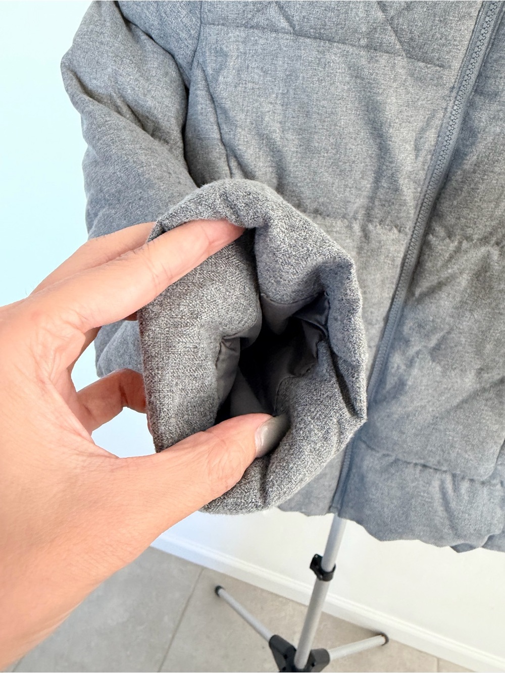 Old Navy Gray Quilted Women's Puffer Jacket - Picture 3 of 7